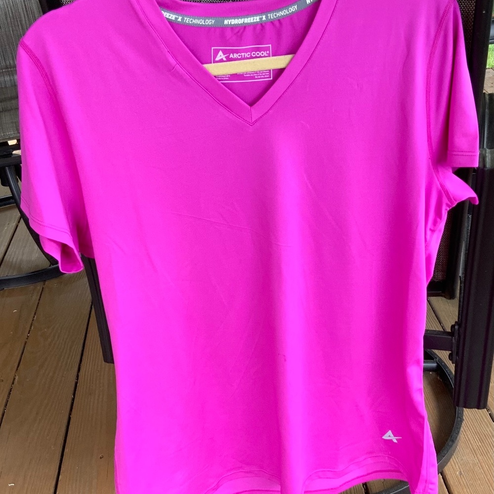 Hydro freeze technology X. V neck Arctic  Cool T